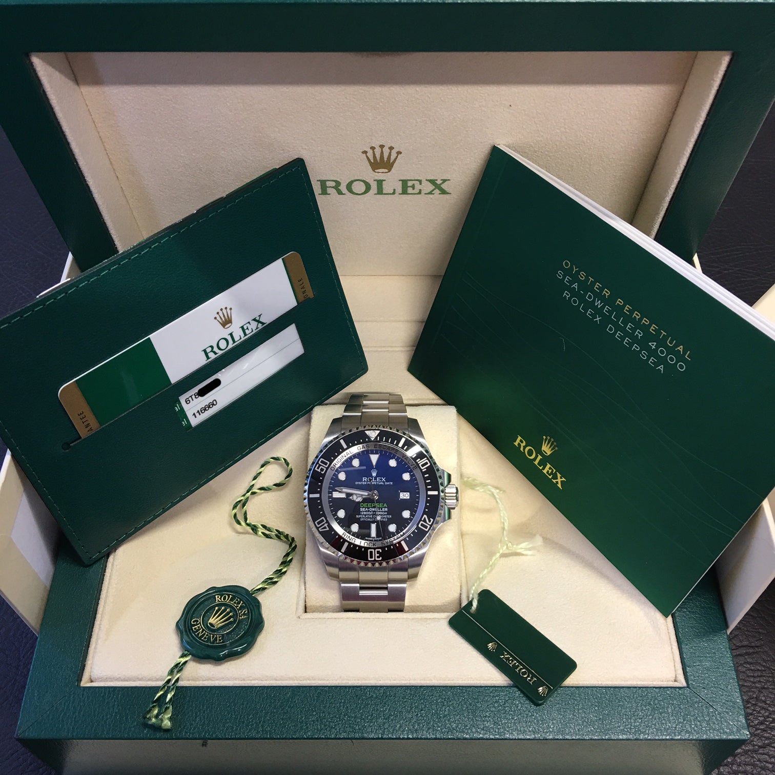rolex_sea-dweller_d-blue_james_cameron_second_hand_watch_collectors_1_.jpg